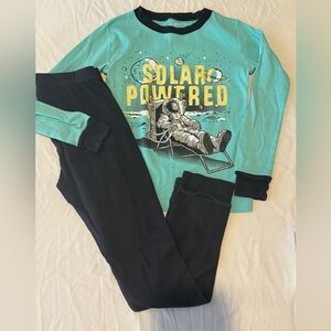🟢2/$15 Carter’s Space Snug Fit Pajamas, size 8.